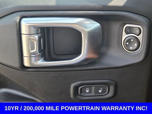 Used 2025 Jeep Wrangler Unlimited Rubicon AWD/4WD image 28