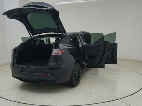 Used 2024 Tesla Model Y Long Range image 71