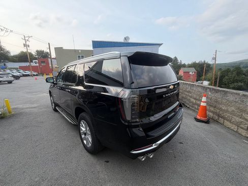 New 2026 Chevrolet Suburban Premier AWD/4WD image 3