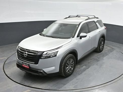 Used 2024 Nissan Pathfinder SV w/ Black Appearance Package image 42