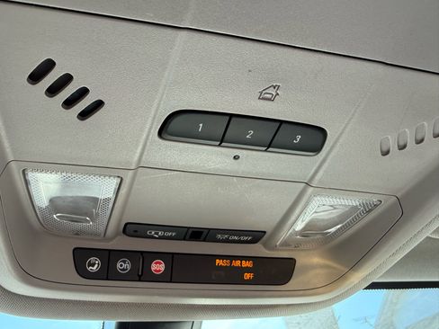 Used 2018 GMC Acadia SLT image 18