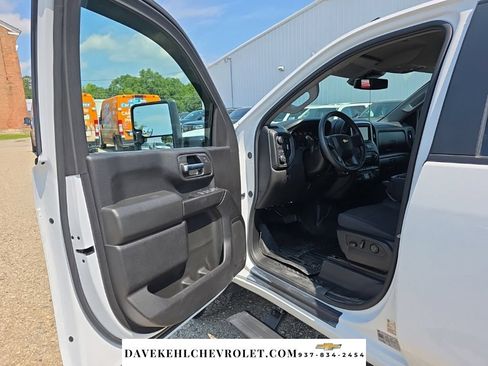 Used 2025 Chevrolet Silverado 2500 Custom w/ Custom Value Package AWD/4WD image 14