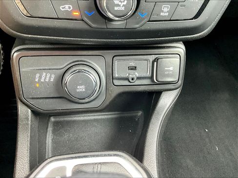 Used 2023 Jeep Renegade Altitude AWD/4WD image 35