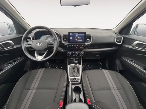 Used 2025 Hyundai Venue SEL image 13
