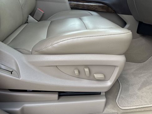 Used 2020 Chevrolet Suburban LT RWD image 39