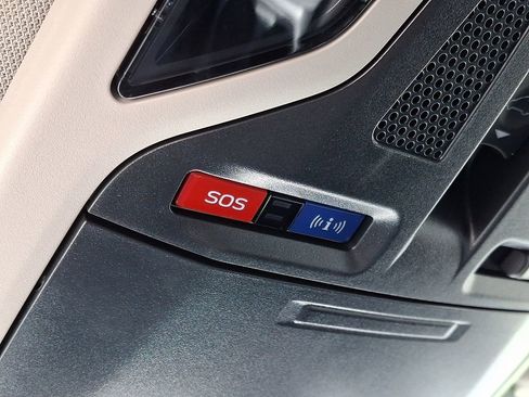 Used 2025 Subaru Outback Premium image 27