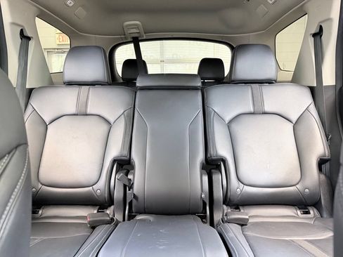 Used 2025 Honda Pilot Touring image 17