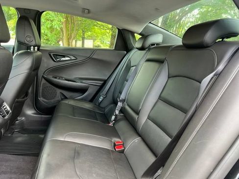 Used 2017 Chevrolet Malibu LT w/ Leather Package FWD image 17