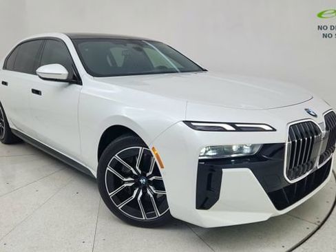 Used 2025 BMW 740i RWD image 1
