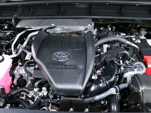Used 2024 Toyota Highlander XLE FWD image 34