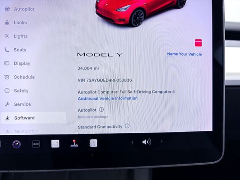 Used 2024 Tesla Model Y 2WD image 27