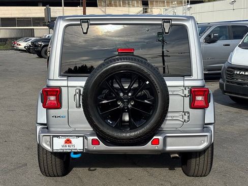 Used 2021 Jeep Wrangler Unlimited Sahara image 5