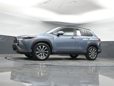 Used 2023 Toyota Corolla Cross XLE image 34