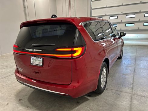 New 2026 Chrysler Pacifica Select image 6