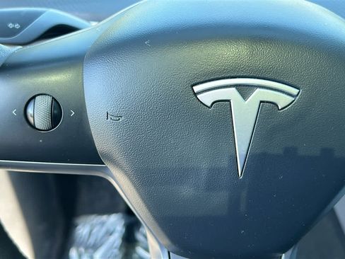 Used 2022 Tesla Model Y Performance AWD/4WD image 19