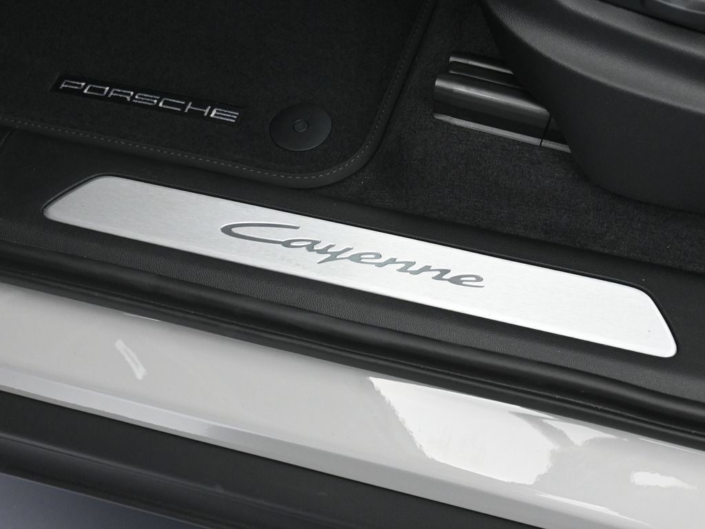 Certified 2026 Porsche Cayenne E-Hybrid AWD/4WD image 16