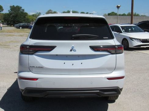 New 2026 Mitsubishi Outlander ES AWD/4WD image 4