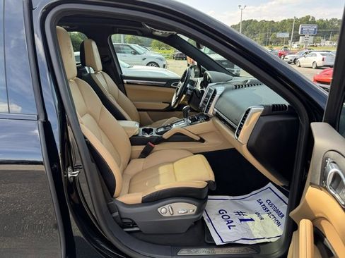 Used 2017 Porsche Cayenne Platinum Edition image 9