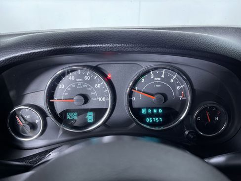 Used 2012 Jeep Wrangler Unlimited Sahara w/ Connectivity Group image 17