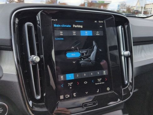 Certified 2025 Volvo XC40 B5 Plus image 21