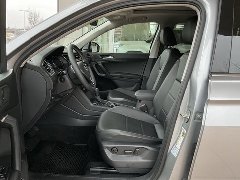Used 2021 Volkswagen Tiguan SE w/ Panoramic Sunroof Package image 7