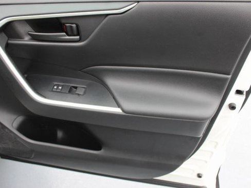 Certified 2021 Toyota RAV4 LE AWD/4WD image 27