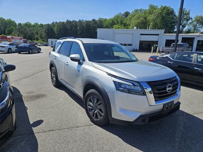 Used 2025 Nissan Pathfinder SV