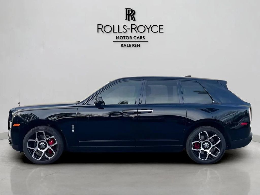 Certified 2022 Rolls-Royce Cullinan Black Badge w/ Dark Exterior Package AWD/4WD image 4