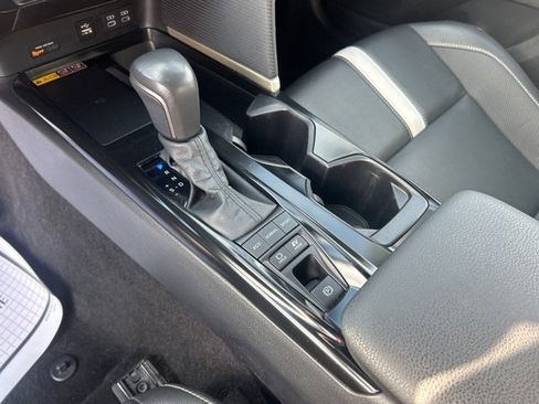 Used 2025 Toyota Camry SE image 22