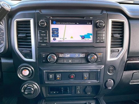 Used 2018 Nissan Titan SV image 16