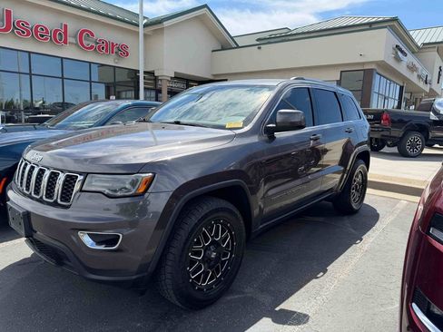 Used 2021 Jeep Grand Cherokee Laredo AWD/4WD image 3