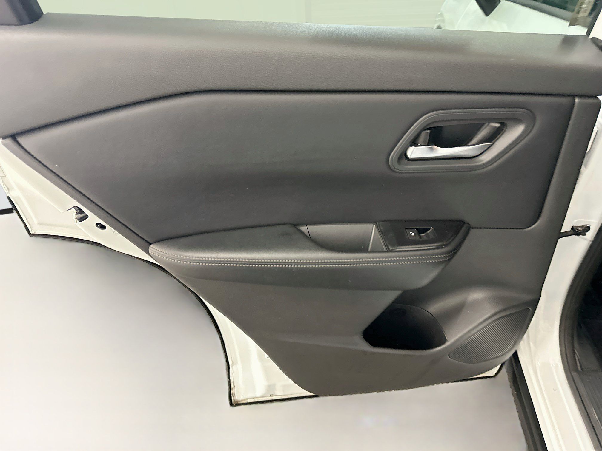 Used 2025 Nissan Rogue SV AWD/4WD image 26