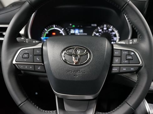New 2026 Toyota Highlander XLE image 12