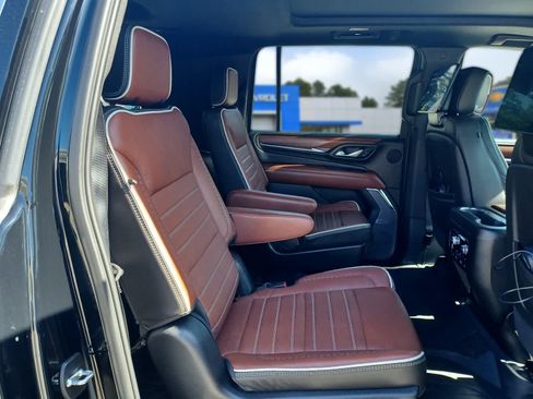 Used 2024 GMC Yukon XL Denali Ultimate w/ LPO, Floor Liner Package AWD/4WD image 26