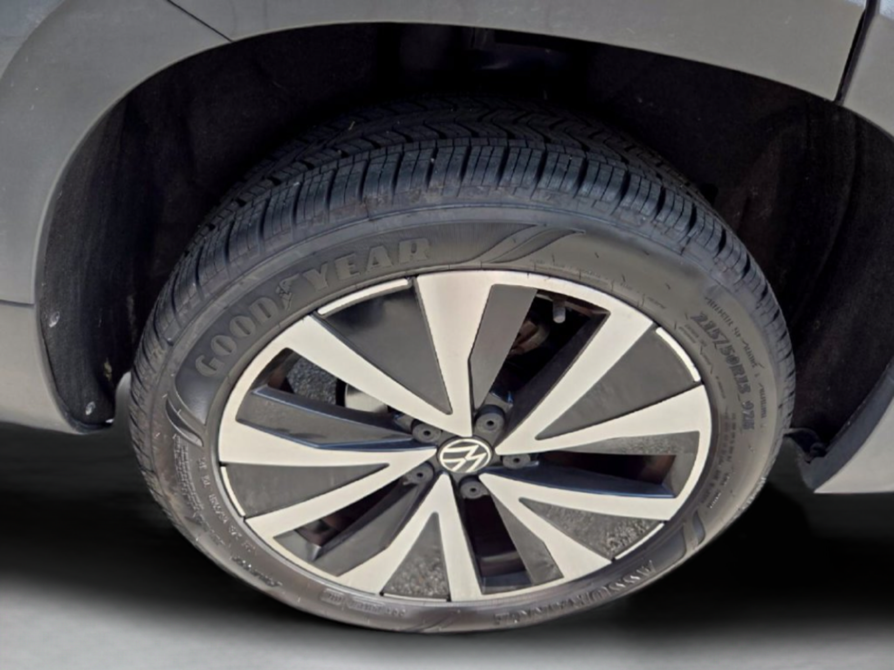 Used 2022 Volkswagen Taos SE w/ Panoramic Sunroof Package FWD image 19