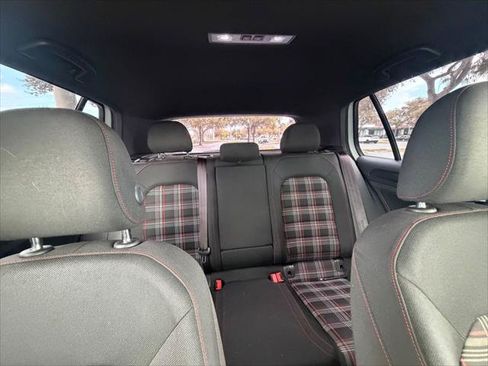 Used 2018 Volkswagen GTI SE FWD image 26