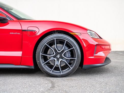 New 2025 Porsche Taycan image 9