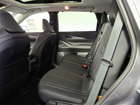 New 2026 INFINITI QX60 Luxe image 11
