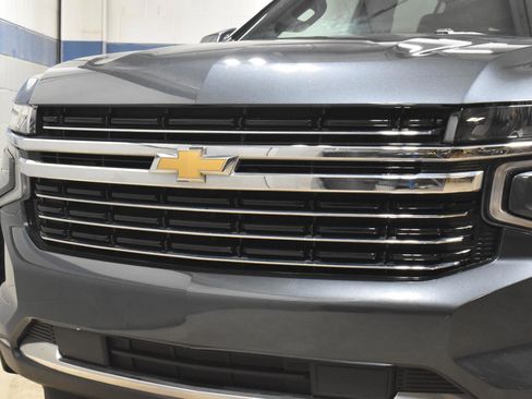 Used 2021 Chevrolet Suburban LT w/ Rear Media and Nav Package image 33