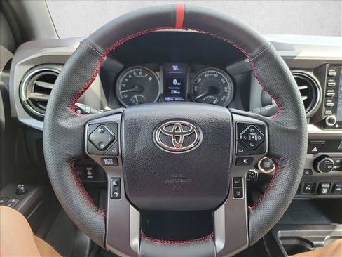 Used 2021 Toyota Tacoma TRD Off-Road w/ Technology Package AWD/4WD image 18