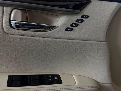 Used 2015 Lexus ES 350 w/ Luxury Package FWD image 14