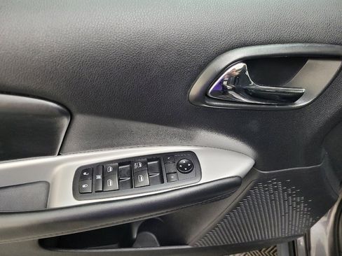 Used 2019 Dodge Journey SE image 27