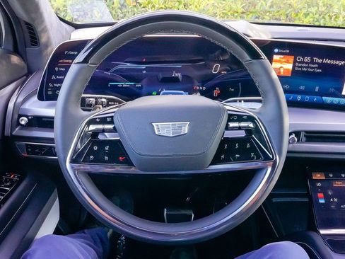 Used 2026 Cadillac Vistiq Platinum image 37