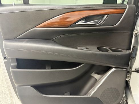 Used 2017 Cadillac Escalade ESV Luxury AWD/4WD image 32