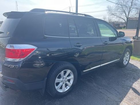 Used 2011 Toyota Highlander SE w/ Tow Pkg AWD/4WD image 2