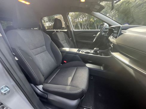 Used 2025 Nissan Rogue SV image 38