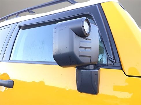 Used 2010 Toyota FJ Cruiser 4WD image 15