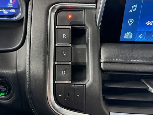 Used 2023 Chevrolet Tahoe Z71 w/ Luxury Package image 17