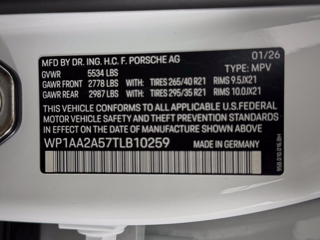 Certified 2026 Porsche Macan AWD/4WD image 32