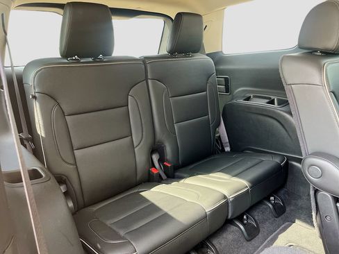 Used 2023 GMC Acadia Denali w/ Black Diamond Edition FWD image 30